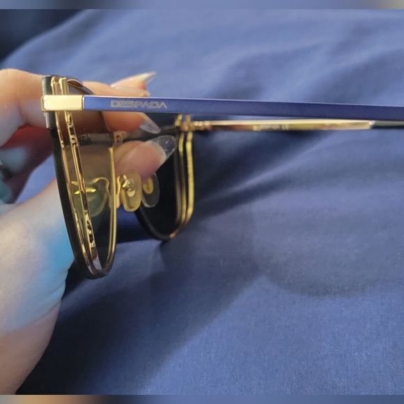 Despada sunglasses and case - Picture 2 of 5